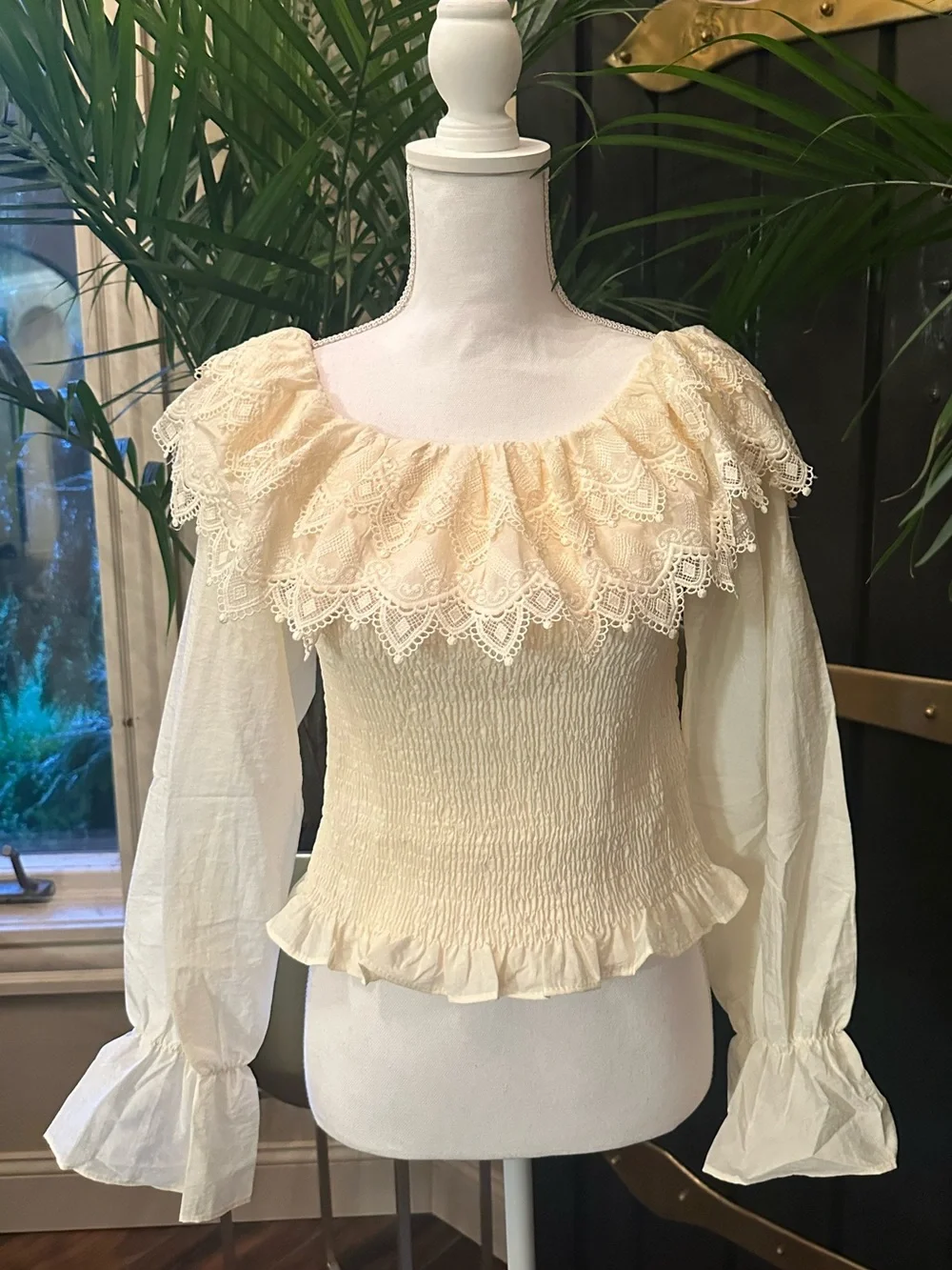 NEW ANTHROPOLOGY for ADORA Women's Cream Lace Ruffle Off-Shoulder Top Blouse Lg